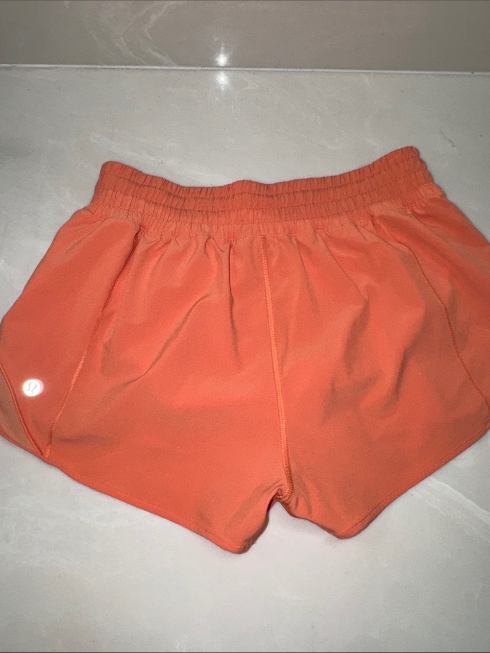 Lululemon hotty hot 2.5” size 6 shorts